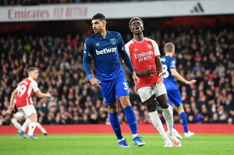 Chelsea và Arsenal cầm hòa kịch tính